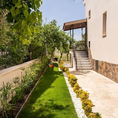Villa With Garden In Urla, Torasan *