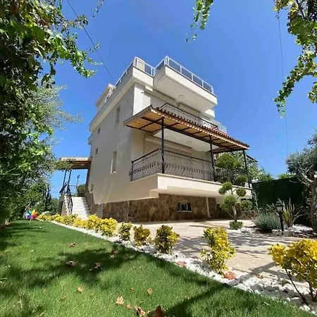 With Garden In Urla, Torasan *