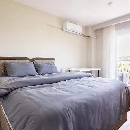 With Garden In Urla, Torasan Urla