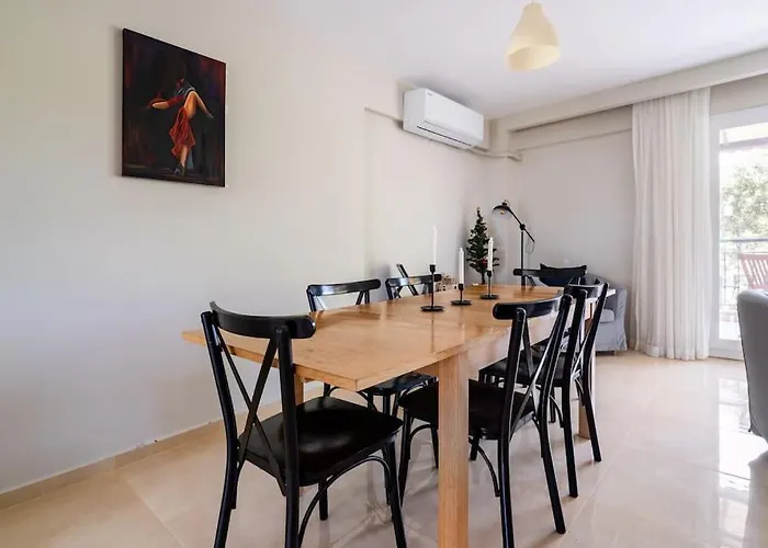 With Garden In Urla, Torasan