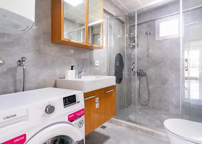 With Garden In Urla, Torasan *