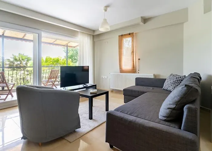 With Garden In Urla, Torasan Urla