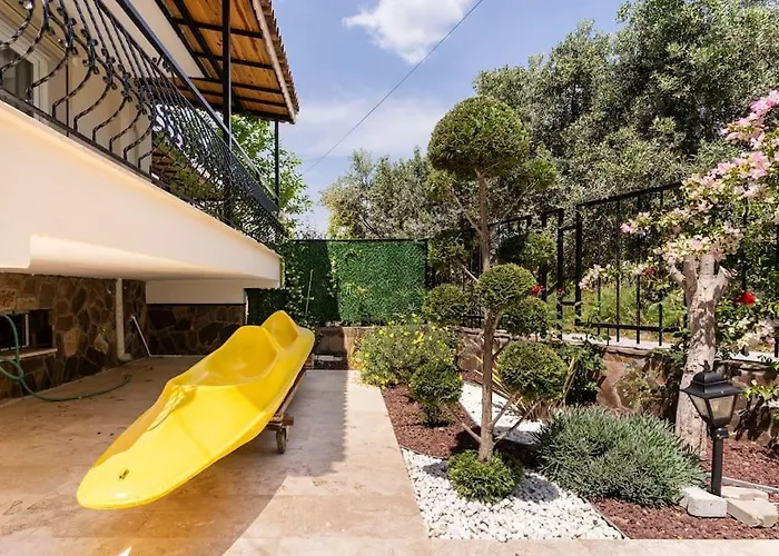 With Garden In Urla, Torasan