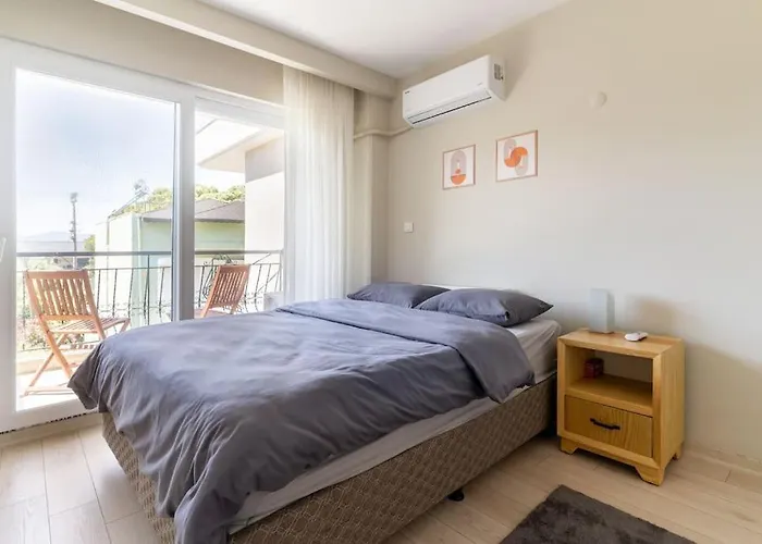 Villa With Garden In Urla, Torasan