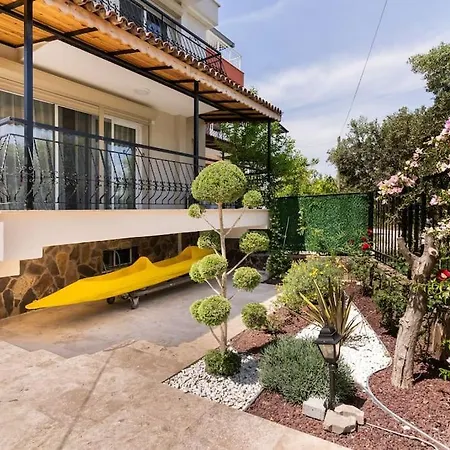 Villa With Garden In Urla, Torasan