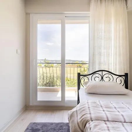 Villa With Garden In Urla, Torasan *