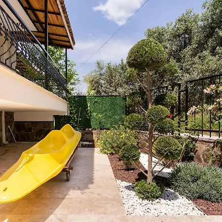 With Garden In Urla, Torasan