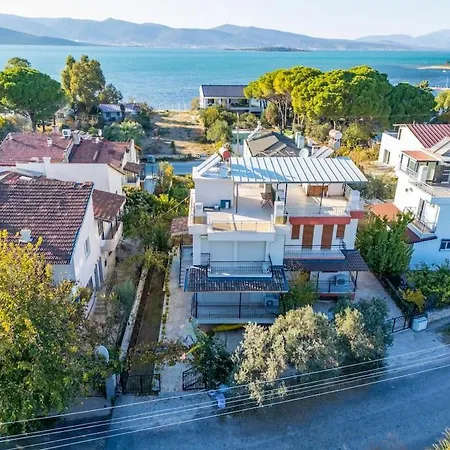 Villa With Garden In Urla, Torasan Urla