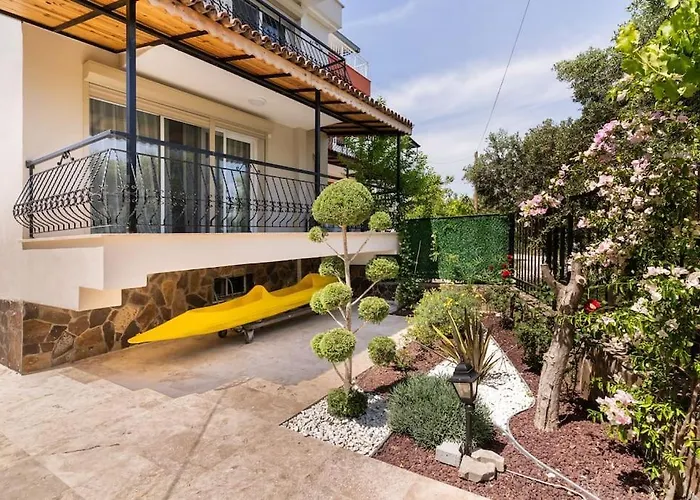 Vilă With Garden In Urla, Torasan