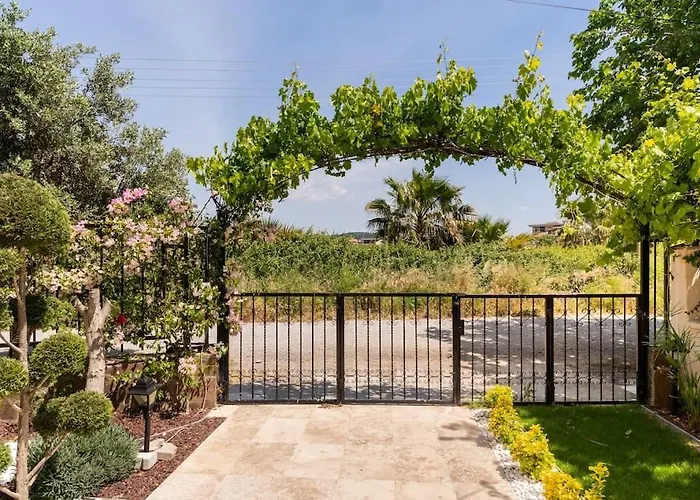 With Garden In Urla, Torasan * Urla